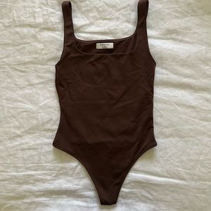 aritzia babaton contour square neck bodysuit coffee bean size xs